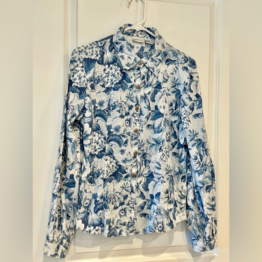 Newport News size 14 blue and white cotton top